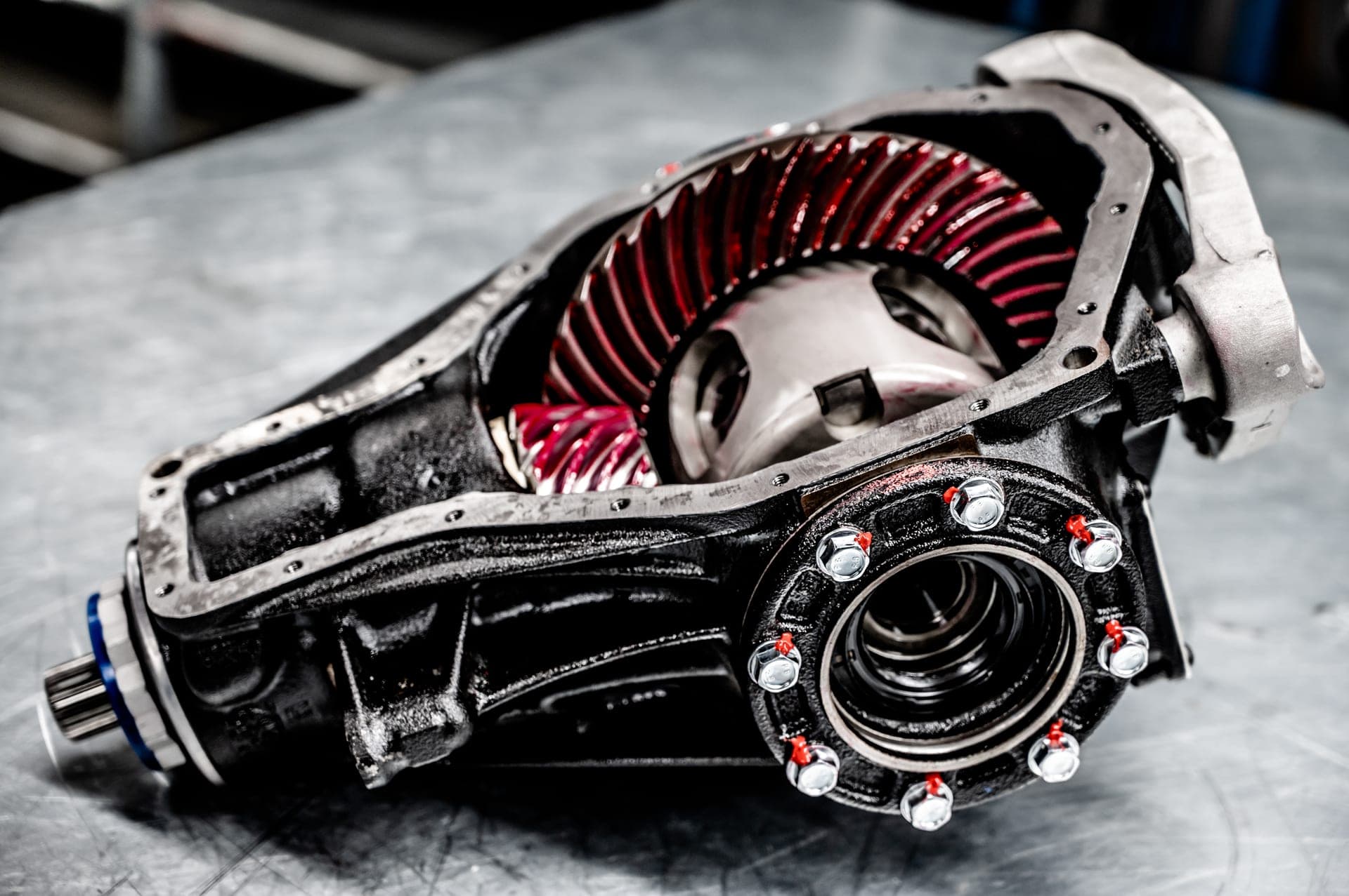 Offenes Sperrdifferential mit Tellerrad in der Werkstatt von Westwood Performance